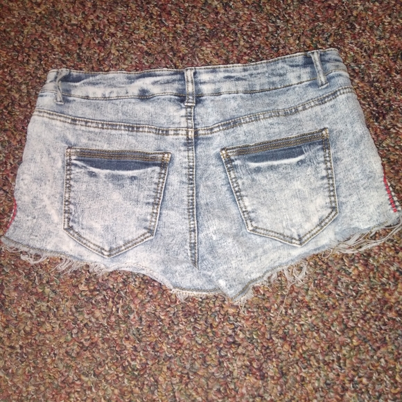 No Boundaries Acid Wash Jean Shorts - Picture 2 of 7